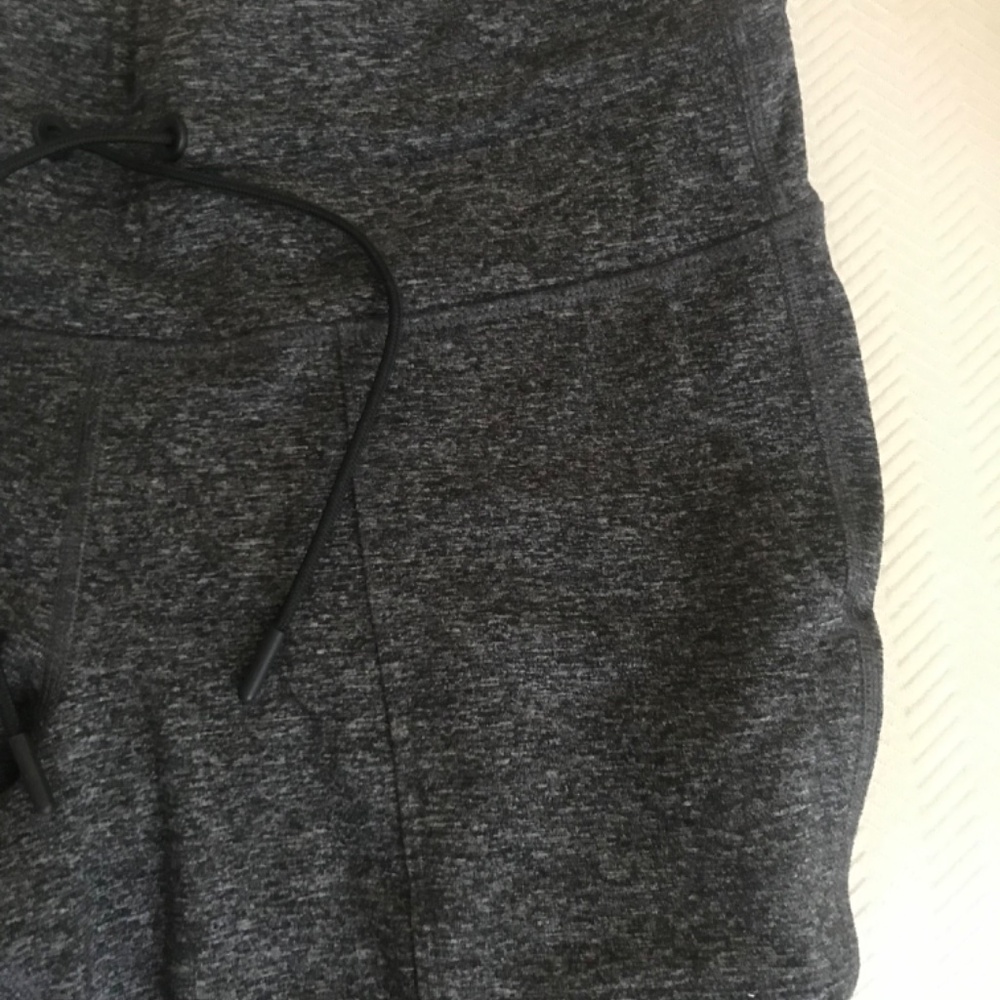 Grey joggers from Old Navy Active Wear - Picture 4 of 6
